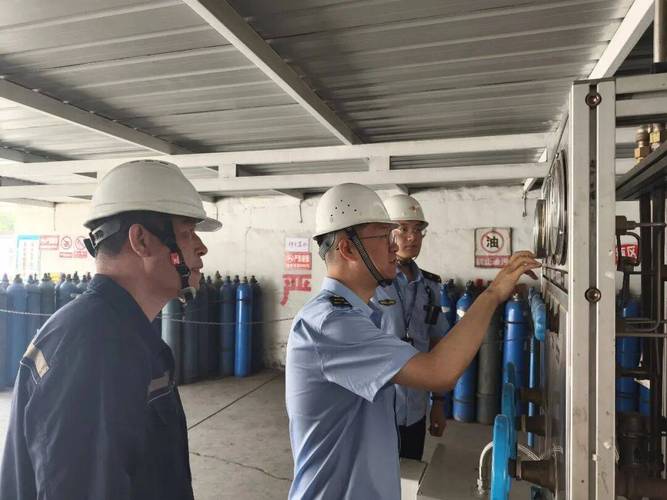 安全操作规程,特种设备专项应急预案建立情况;应急救援演练情况;气瓶