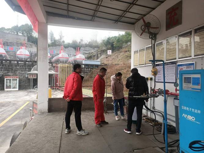 巴中市巴州区市场监管局把好"三关"拧紧气瓶充装"安全阀"